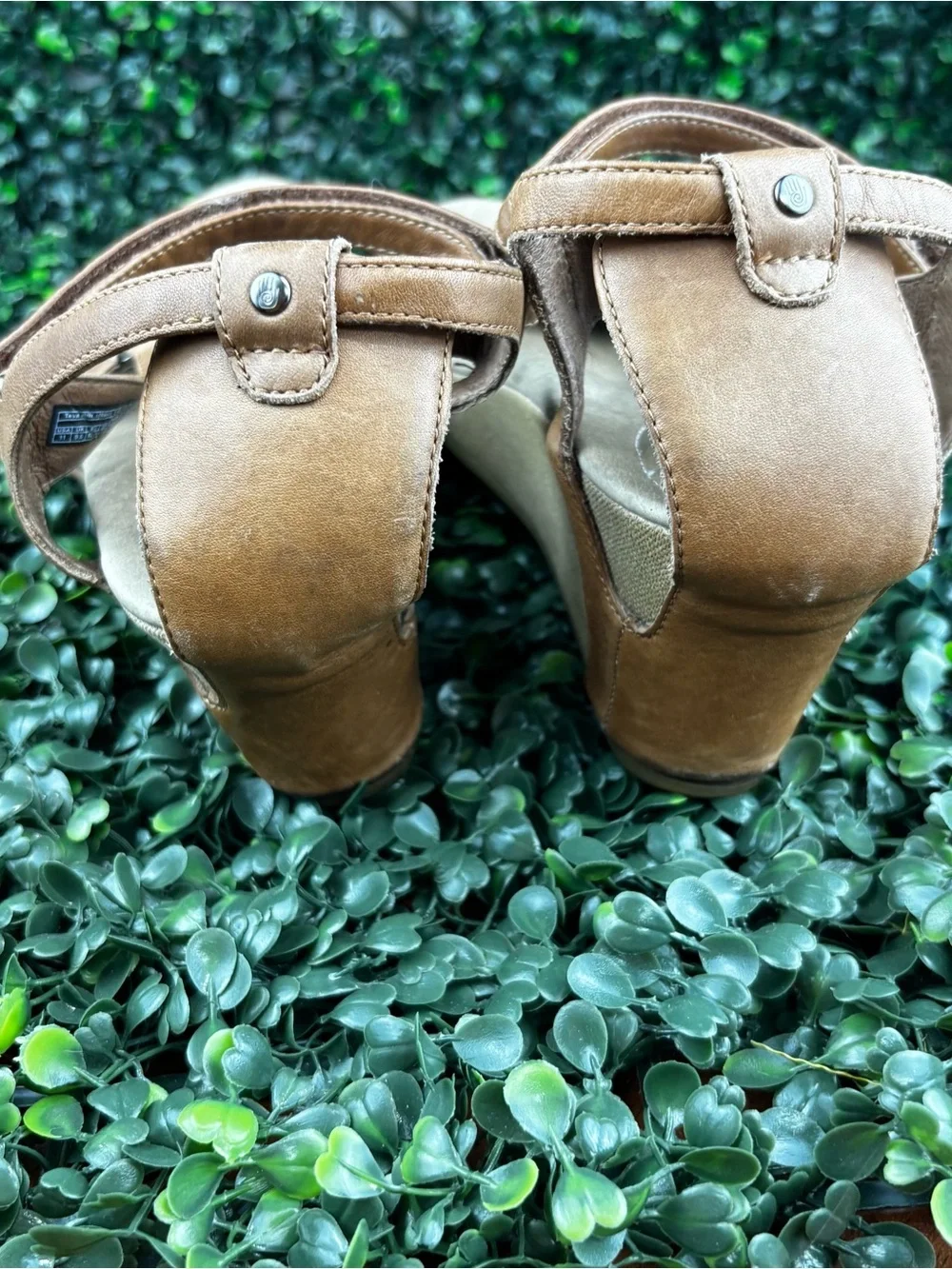 Teva Women's Brown Tan T-Strap Leather Sandals size 11 Woman - Picture 3 of 9